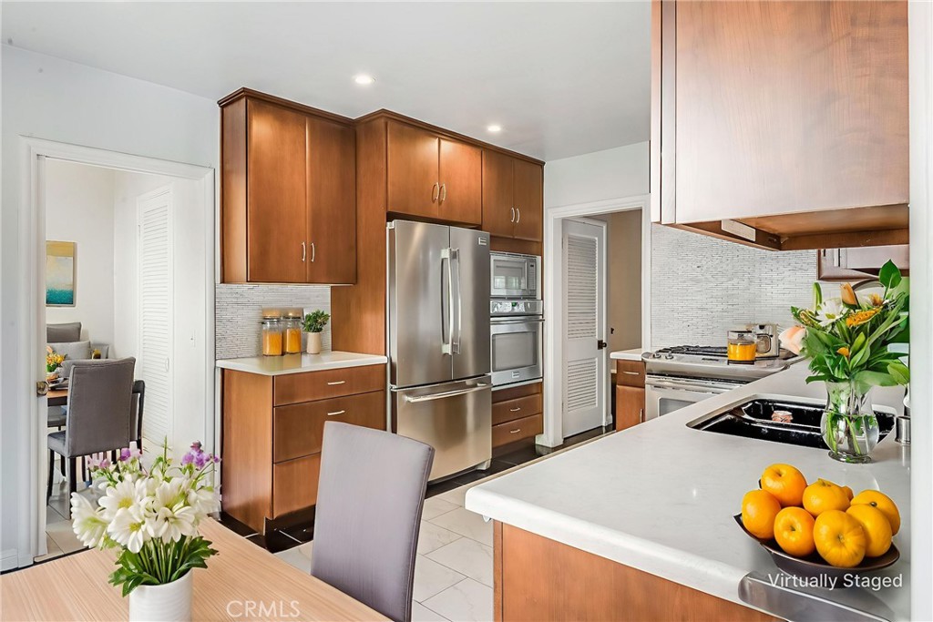 1732 Palos Verdes Drive W