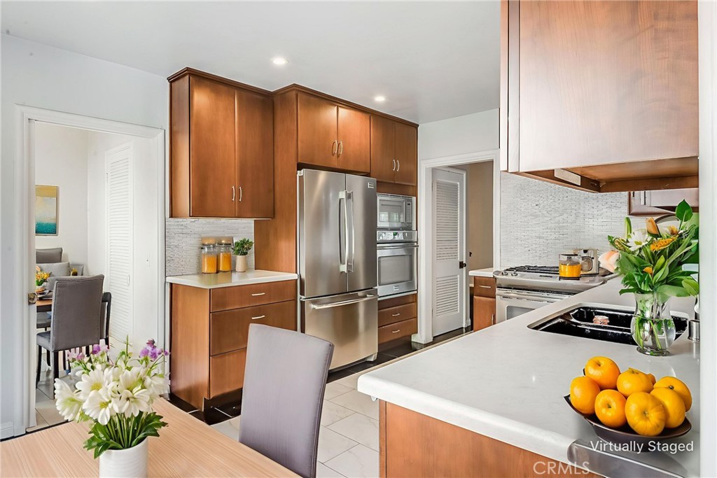 1732 Palos Verdes Drive W