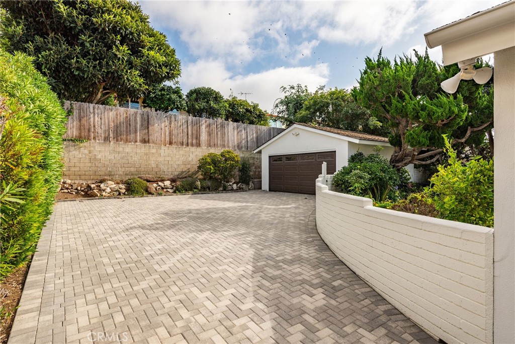 1732 Palos Verdes Drive W