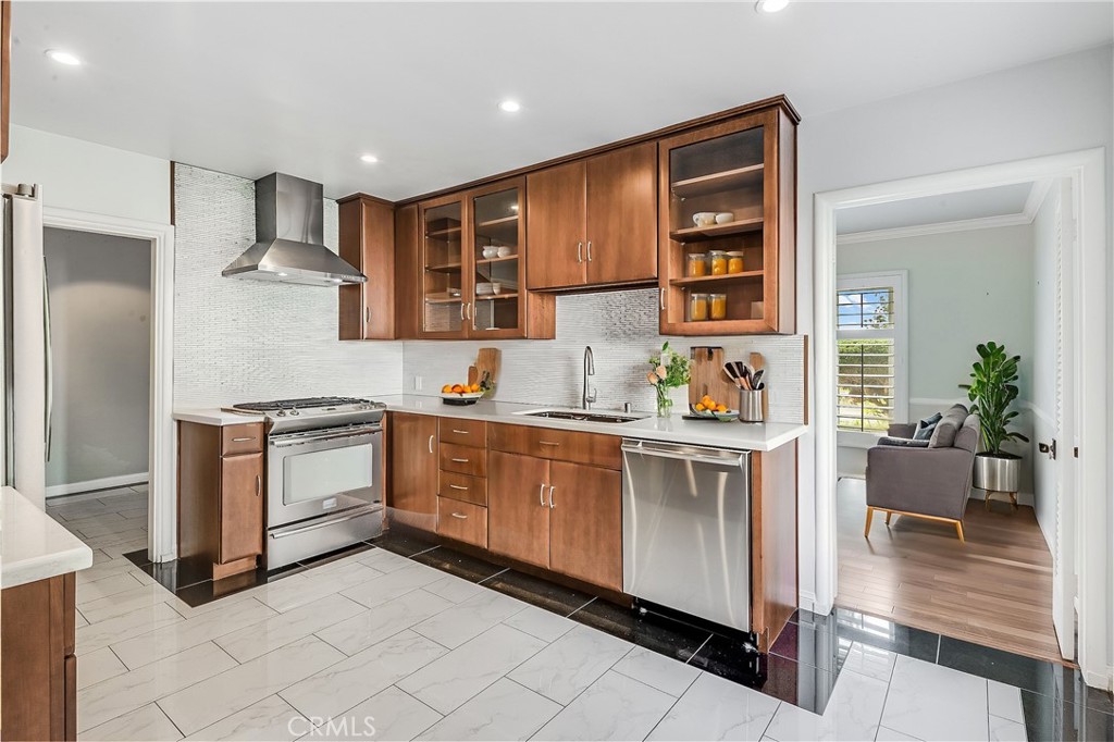 1732 Palos Verdes Drive W