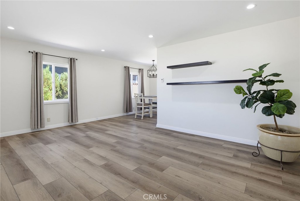 1004 Firmona