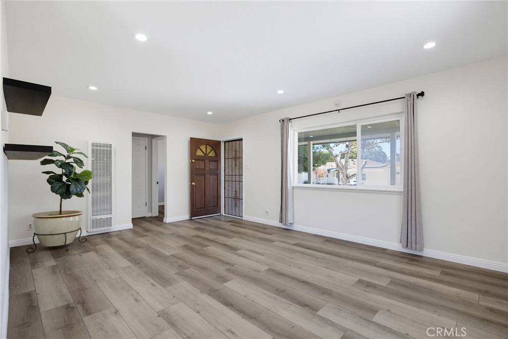1004 Firmona