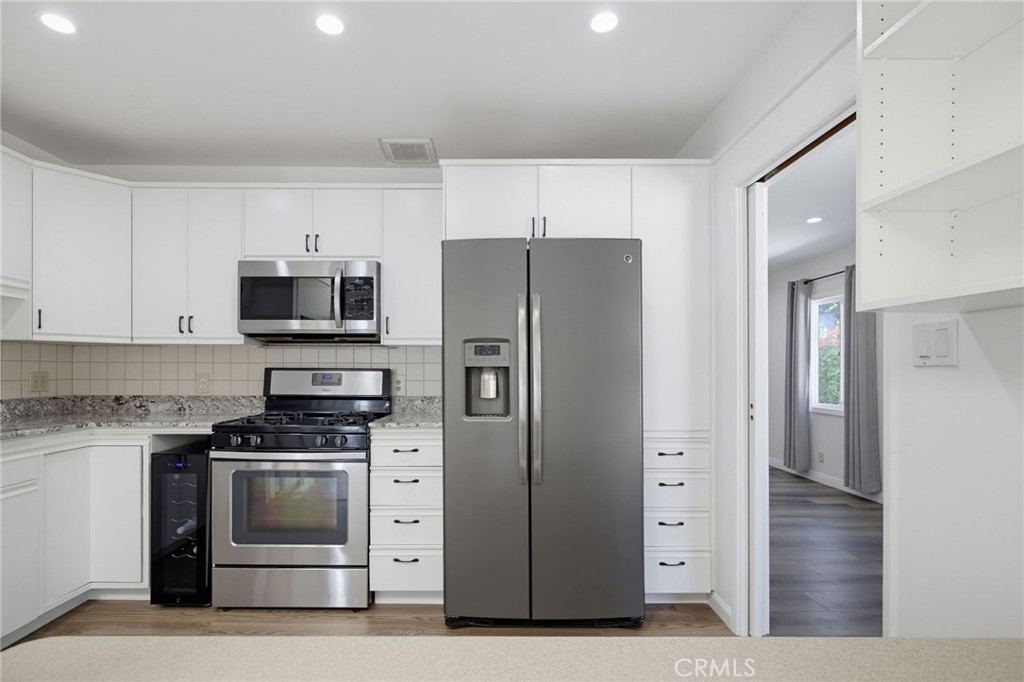 1004 Firmona