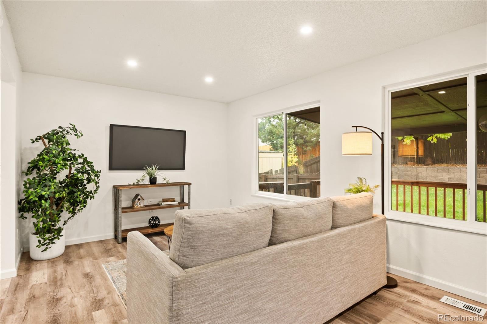 12234 W Saratoga Avenue