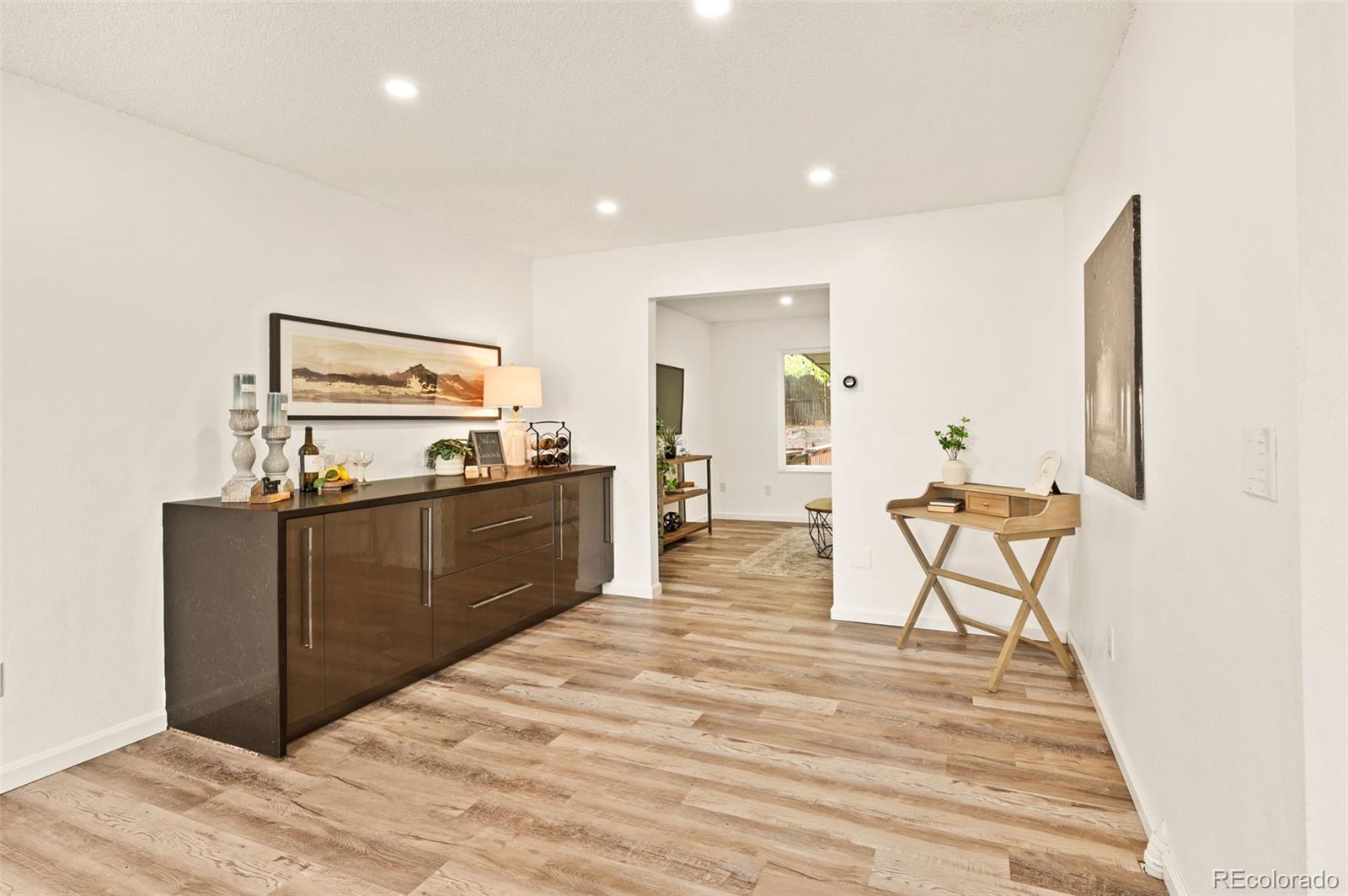 12234 W Saratoga Avenue