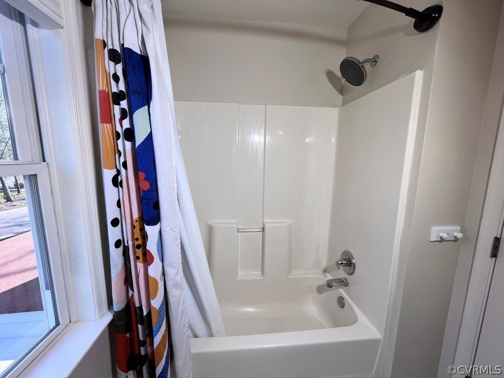 8242 Hampton Arbor Cir