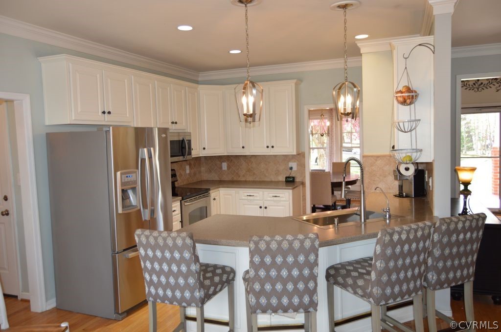 8242 Hampton Arbor Cir