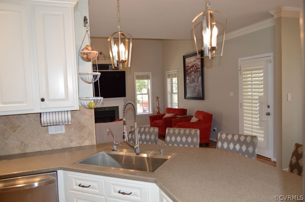 8242 Hampton Arbor Cir