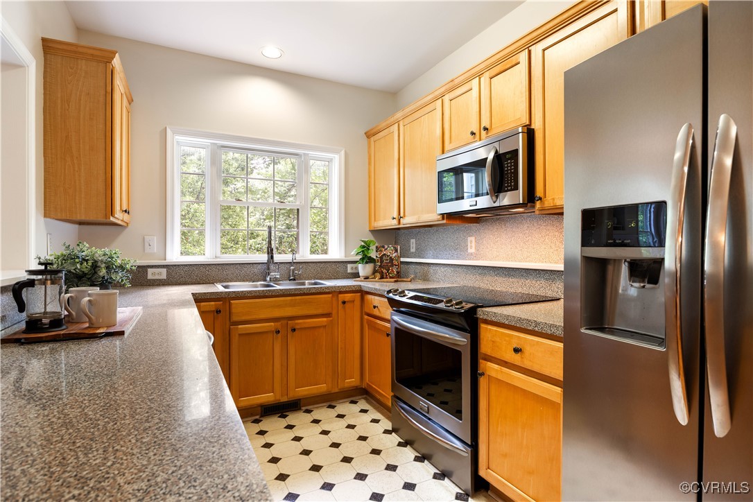 14000 Shady Pointe Ct