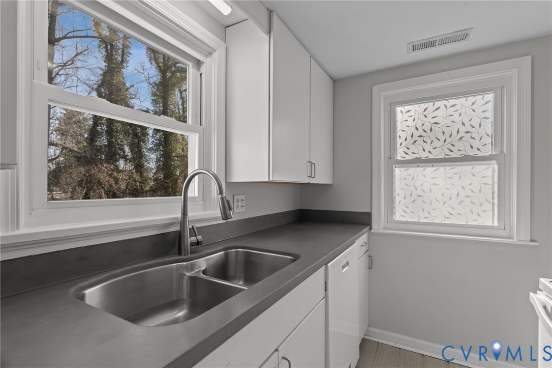 8005 Dalmain Dr