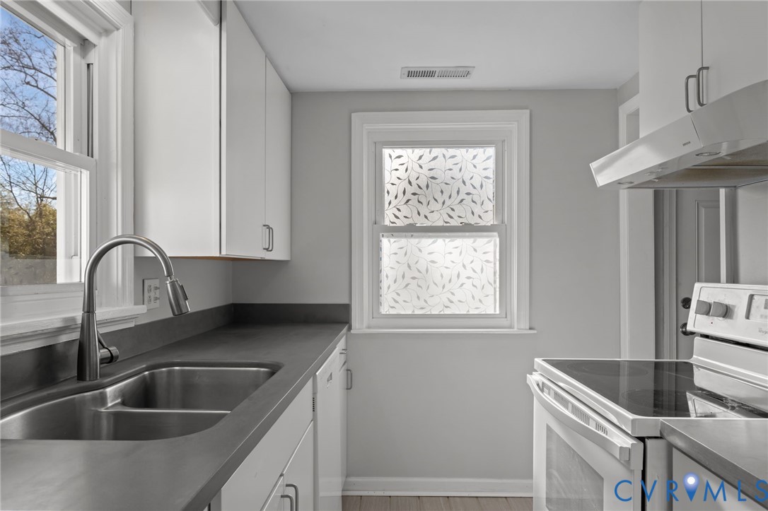 8005 Dalmain Dr