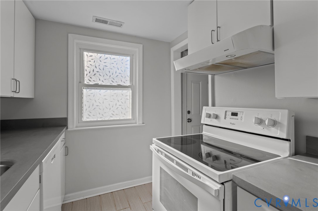 8005 Dalmain Dr