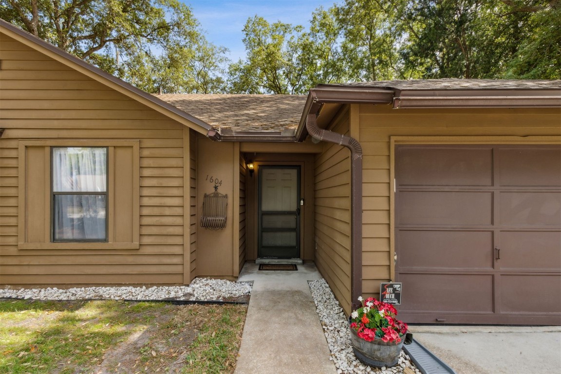 1604 CANTERBURY LANE