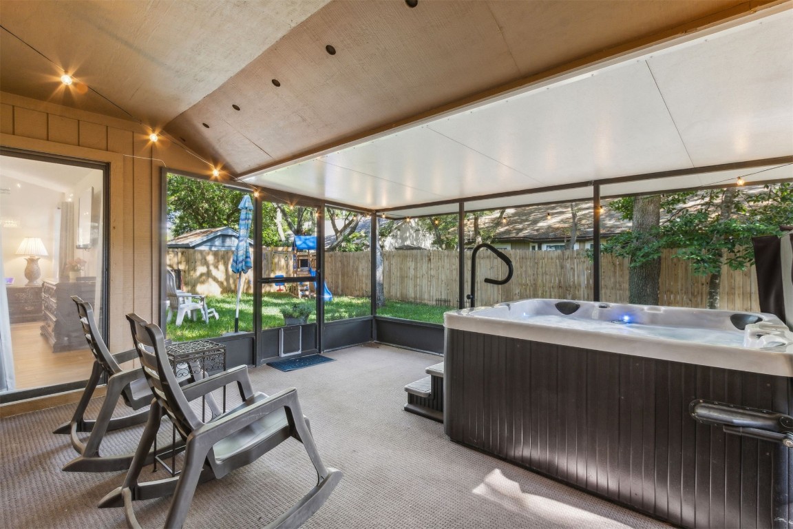 1604 CANTERBURY LANE