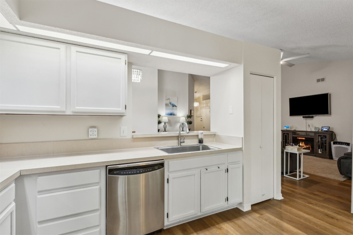 1604 CANTERBURY LANE