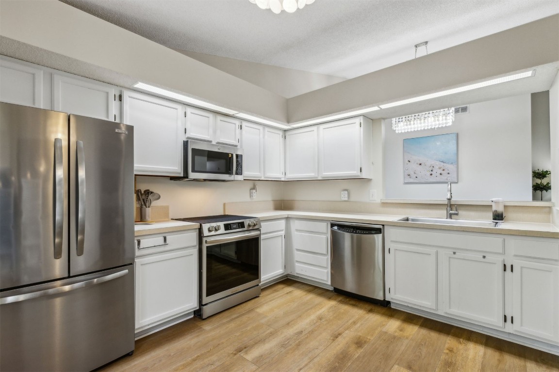 1604 CANTERBURY LANE