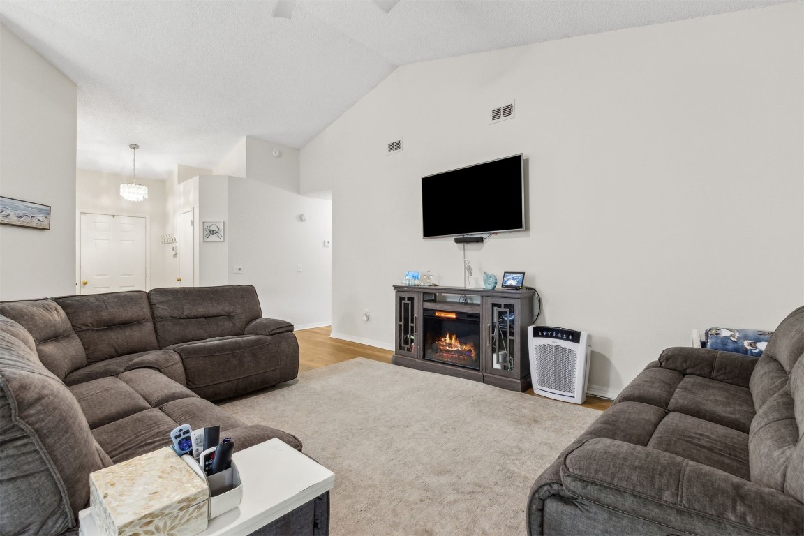 1604 CANTERBURY LANE