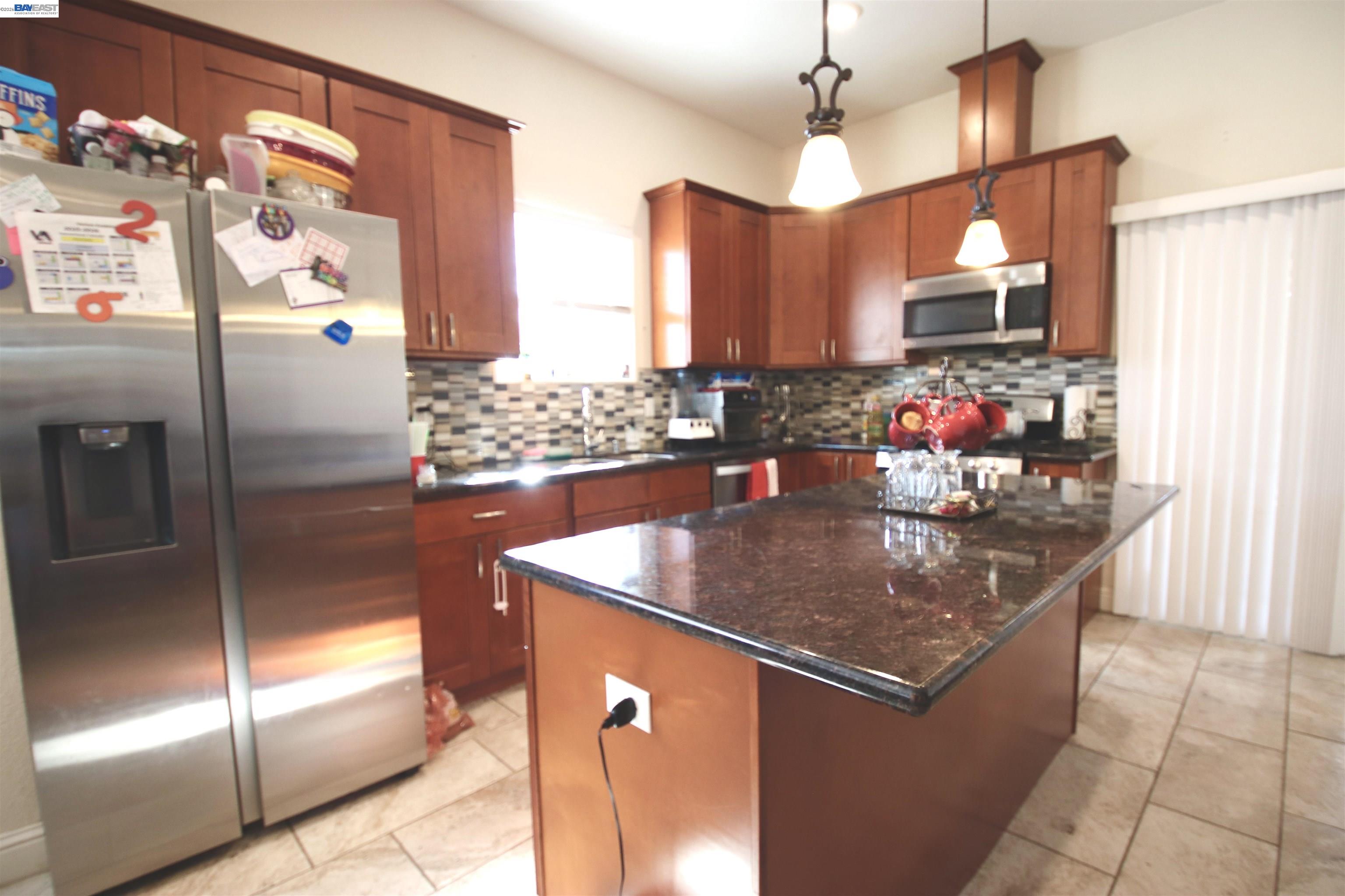2511 S Laurel