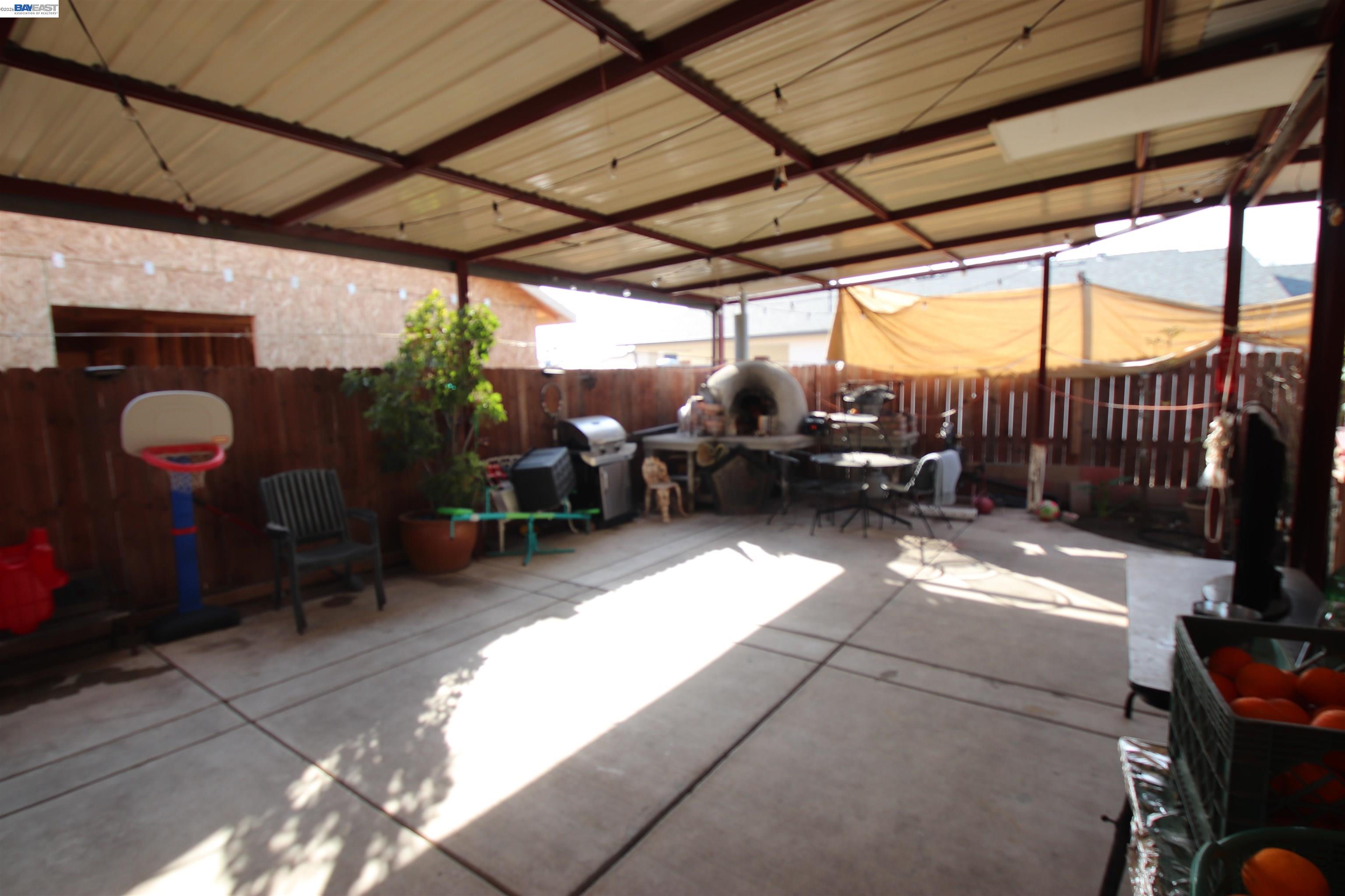 2511 S Laurel