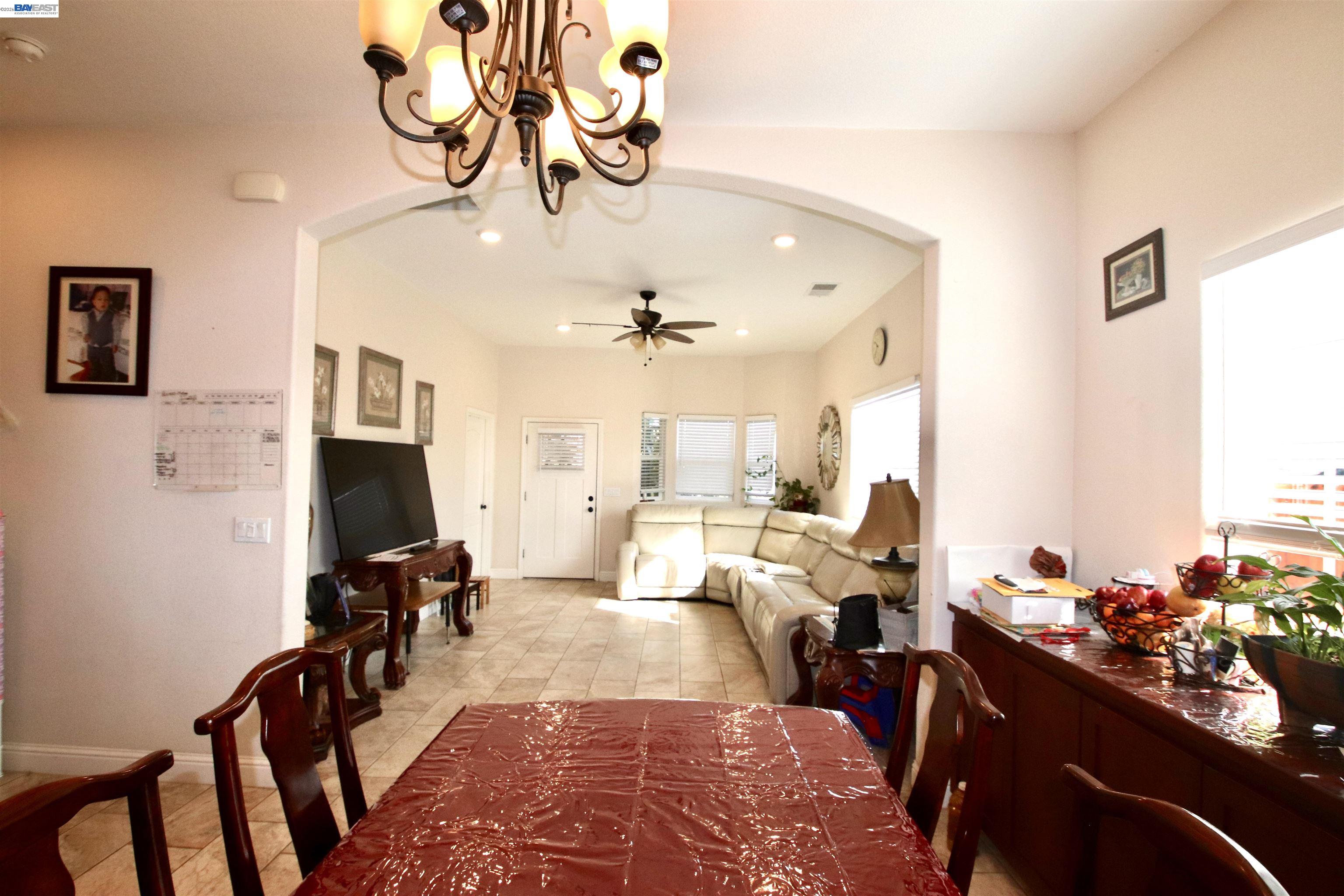 2511 S Laurel