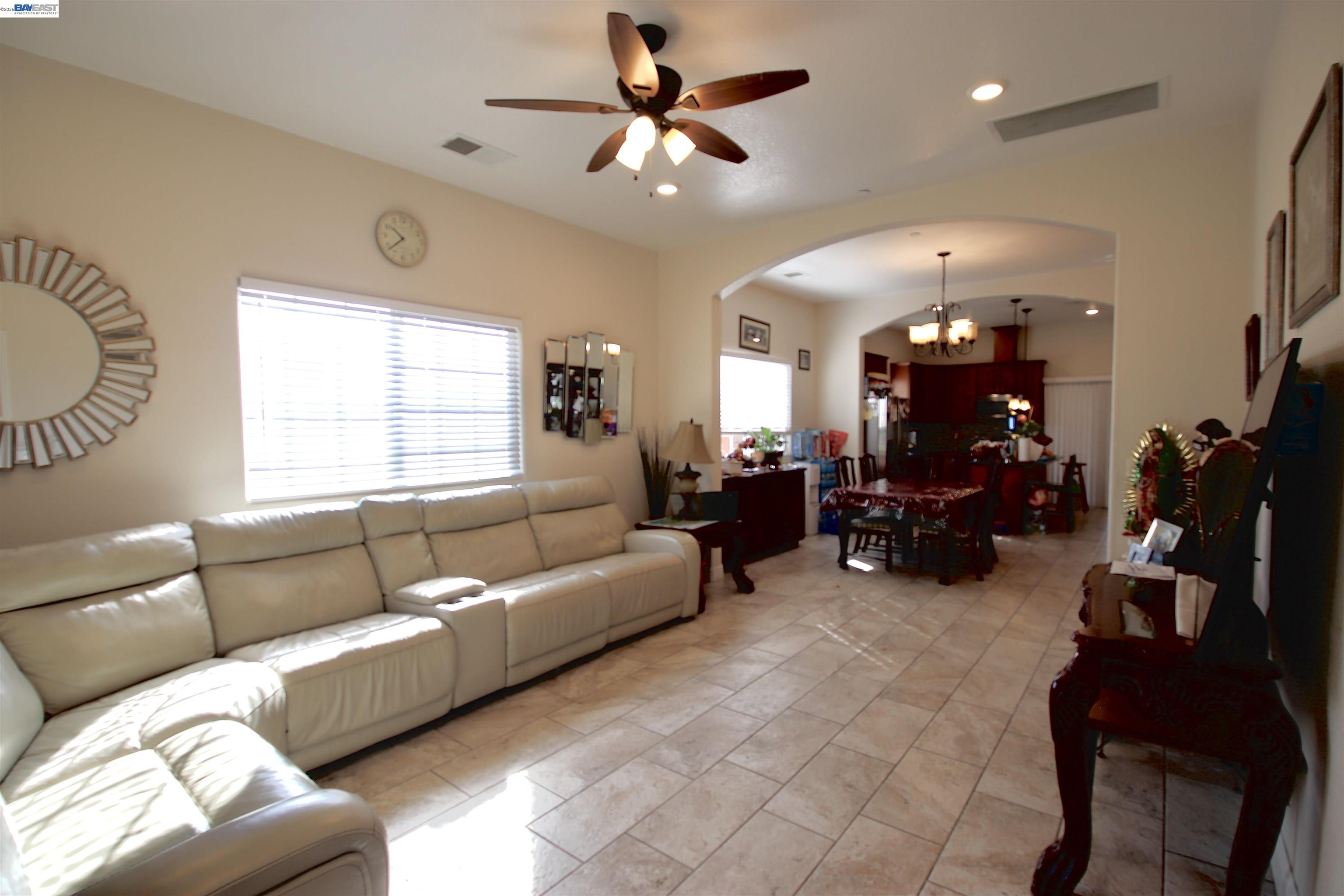 2511 S Laurel