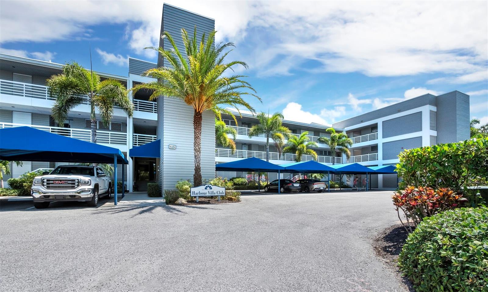 615 DREAM ISLAND RD #105