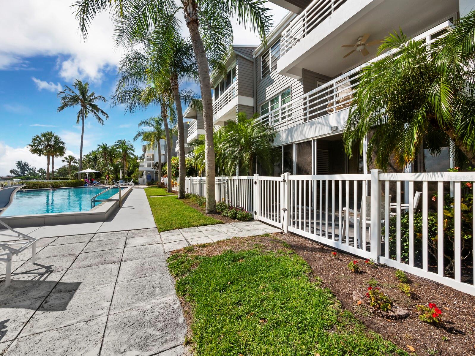615 DREAM ISLAND RD #105