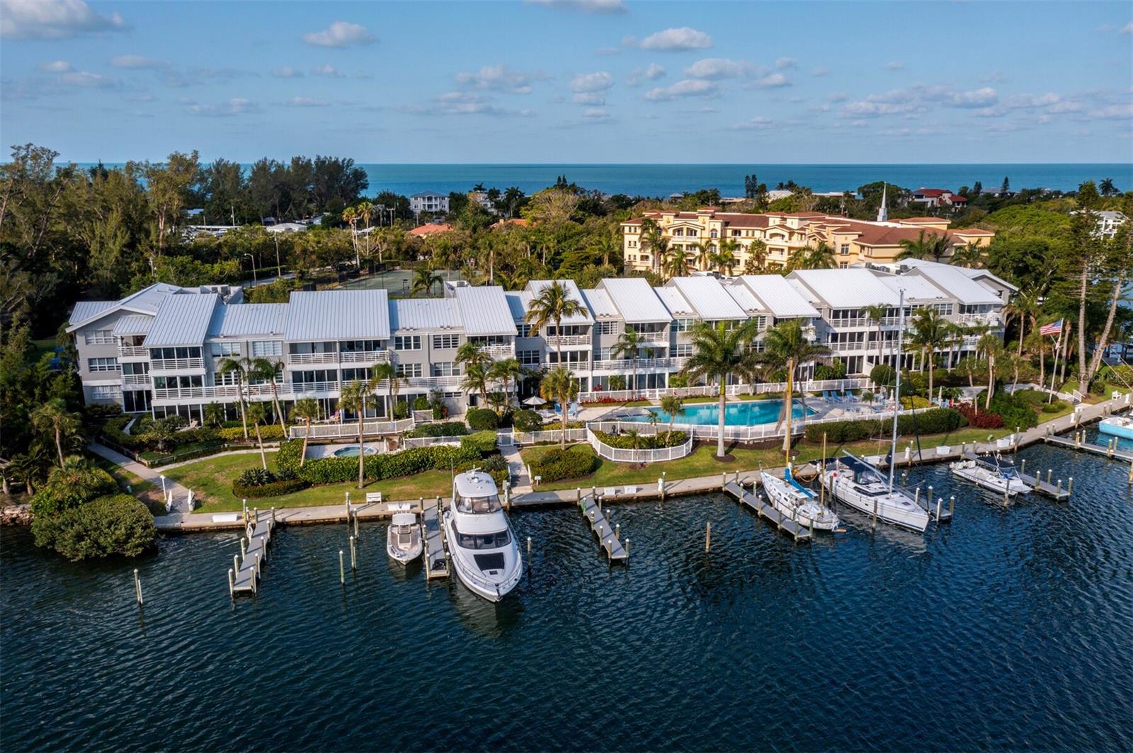 615 DREAM ISLAND RD #105