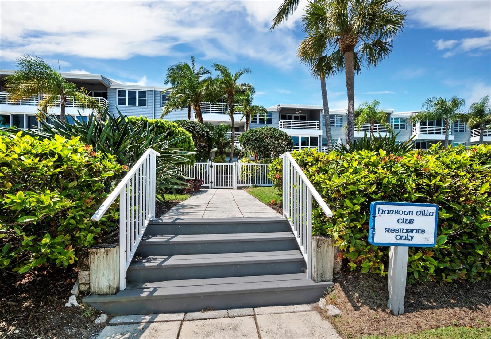 615 DREAM ISLAND RD #105