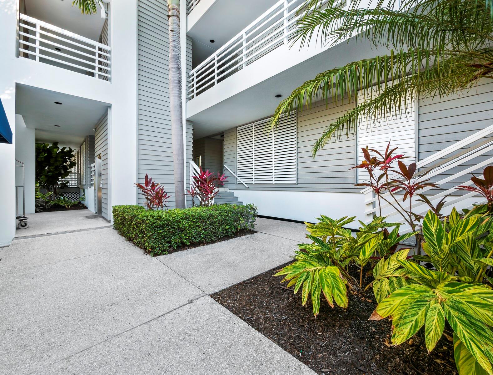615 DREAM ISLAND RD #105
