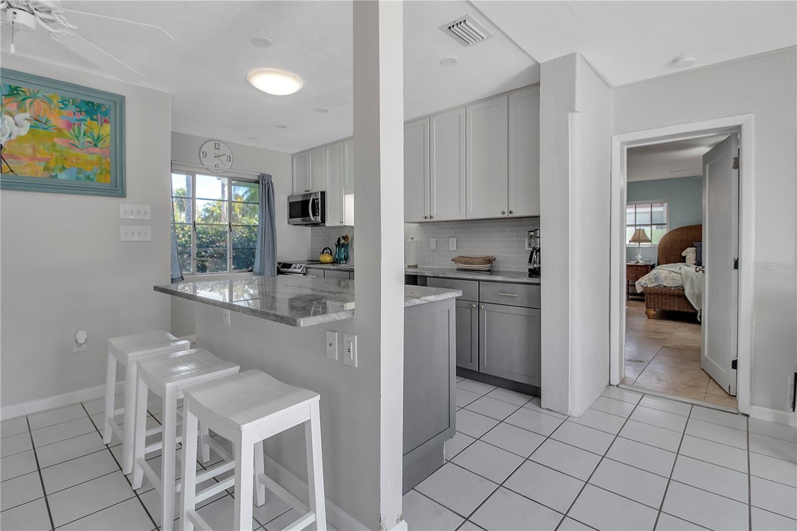 589 BAYVIEW DR