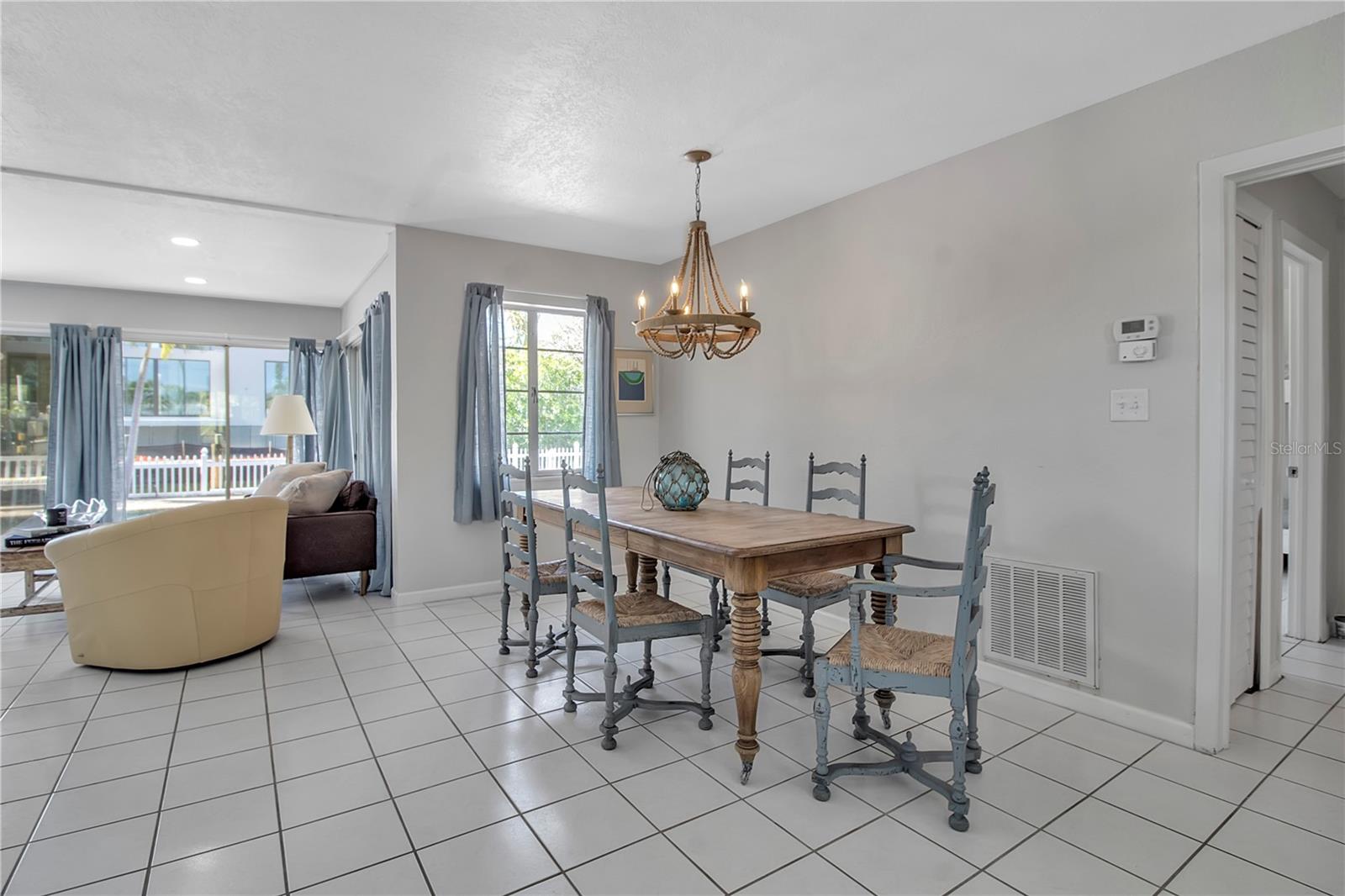 589 BAYVIEW DR