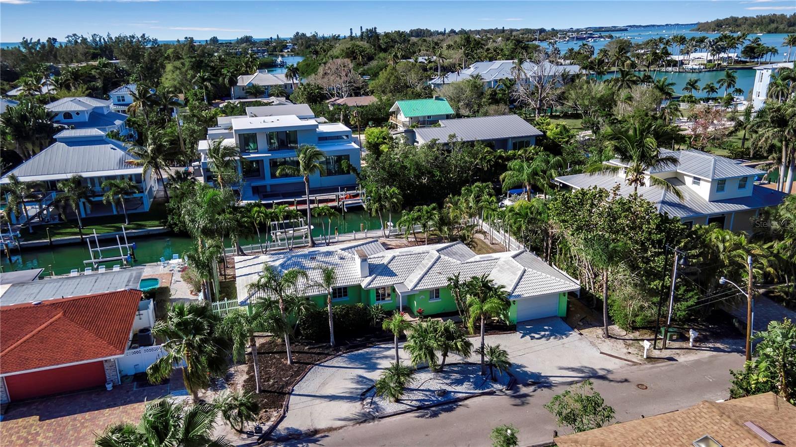 589 BAYVIEW DR