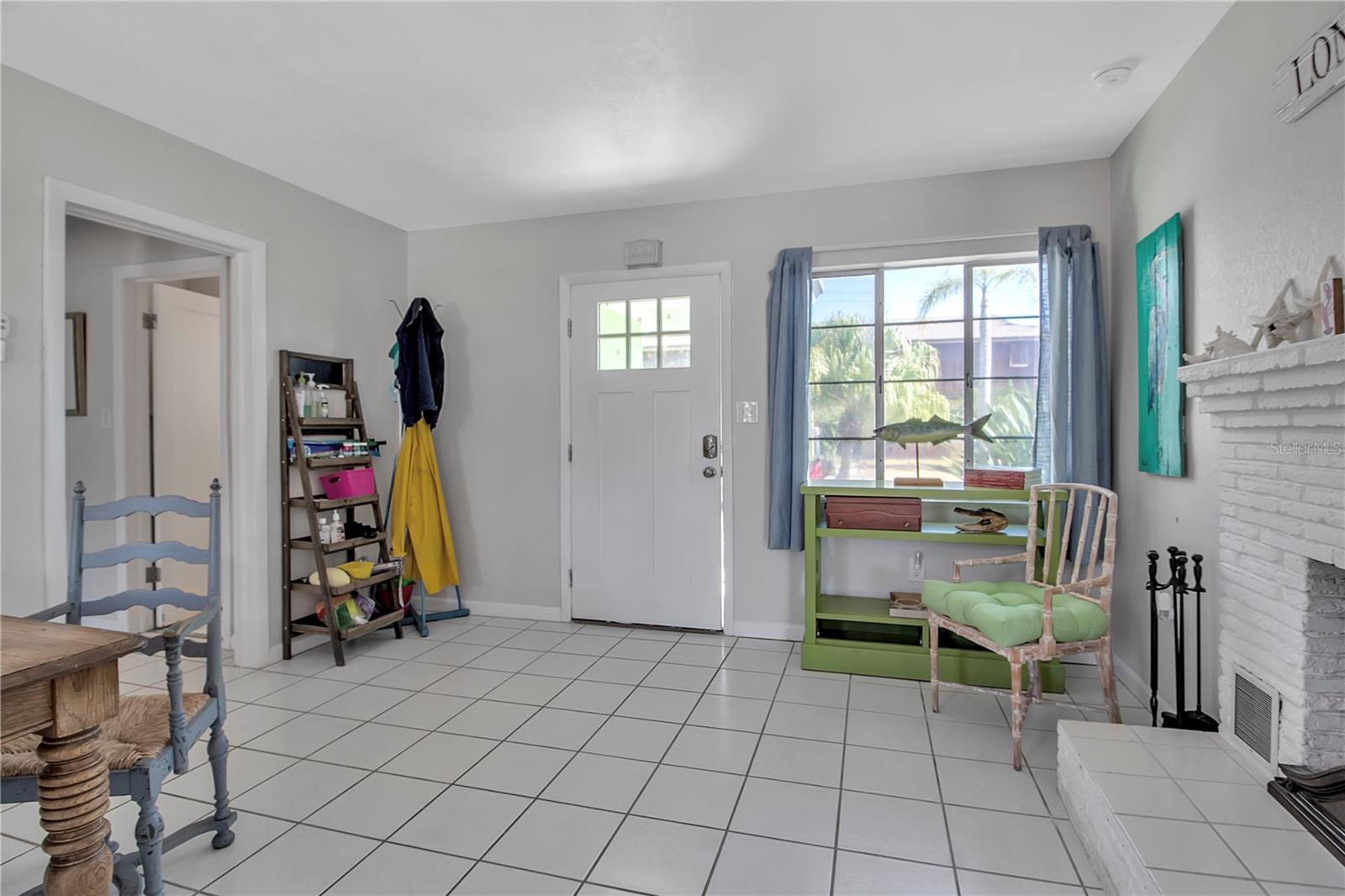 589 BAYVIEW DR