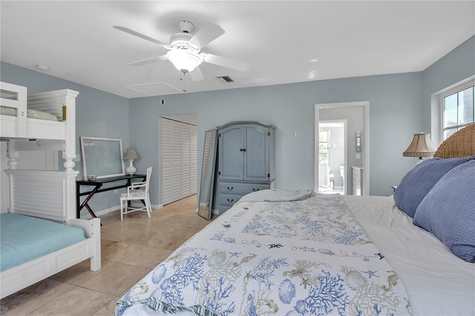 589 BAYVIEW DR