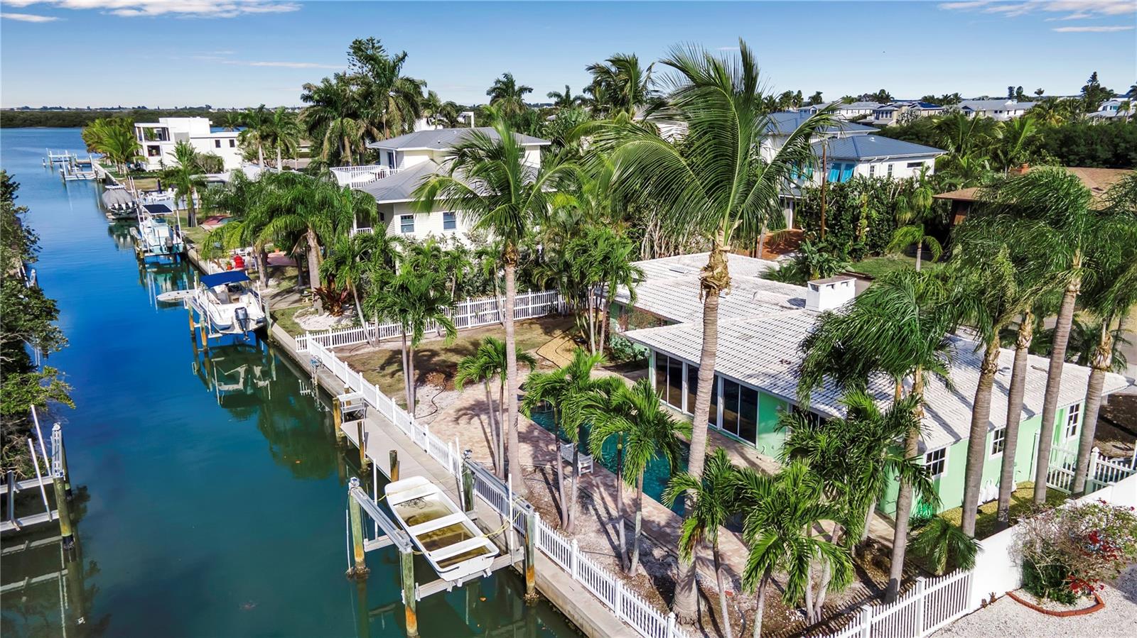 589 BAYVIEW DR