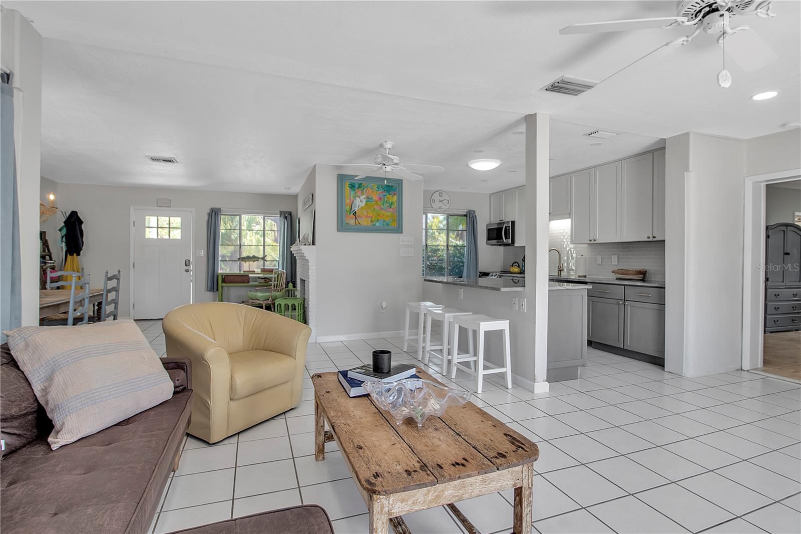 589 BAYVIEW DR