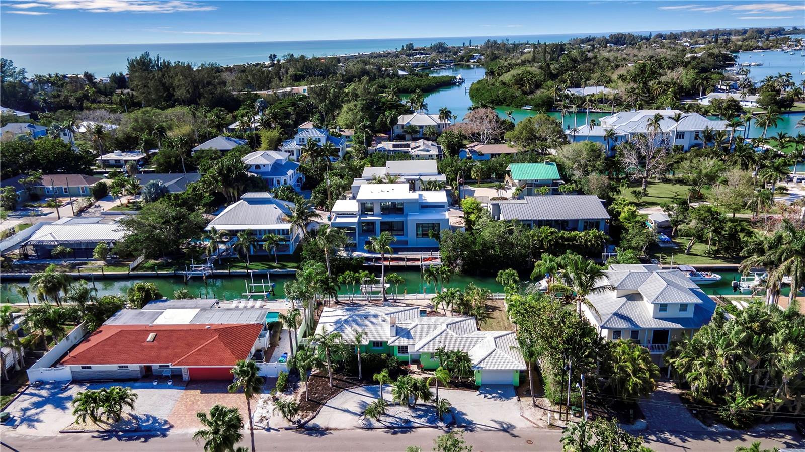 589 BAYVIEW DR
