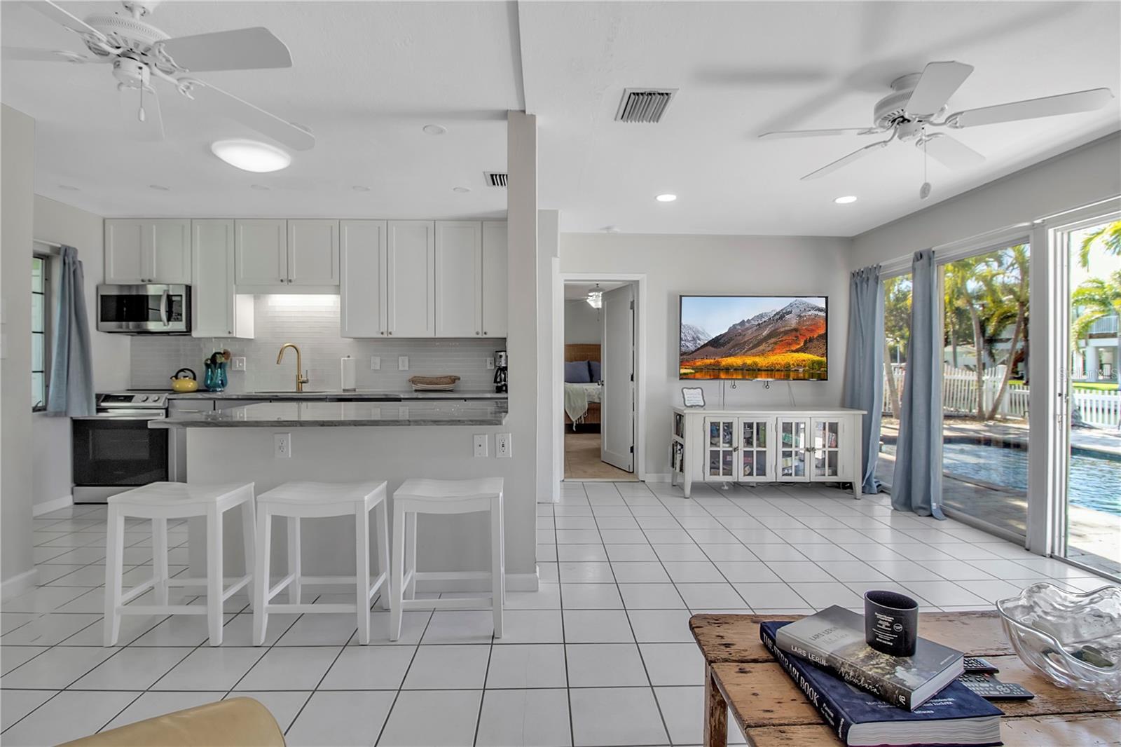 589 BAYVIEW DR