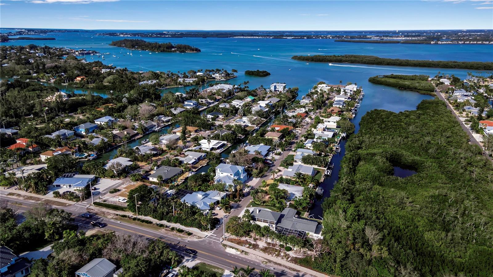 589 BAYVIEW DR