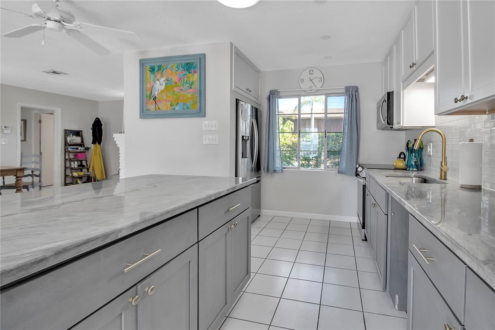 589 BAYVIEW DR