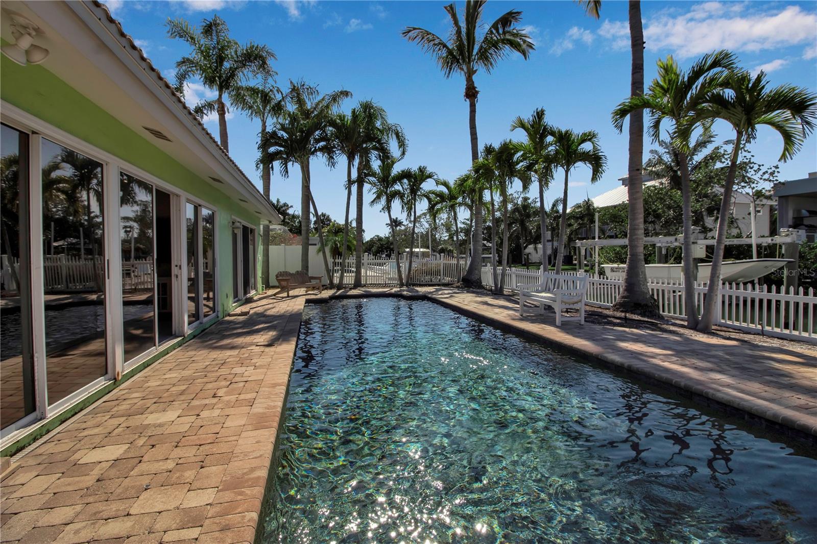 589 BAYVIEW DR