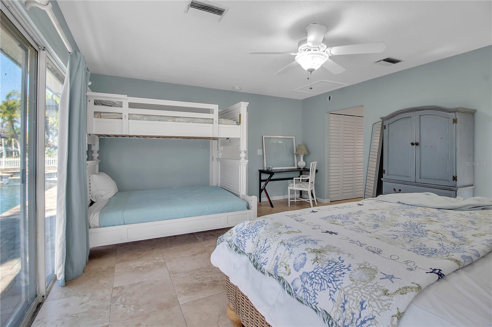 589 BAYVIEW DR