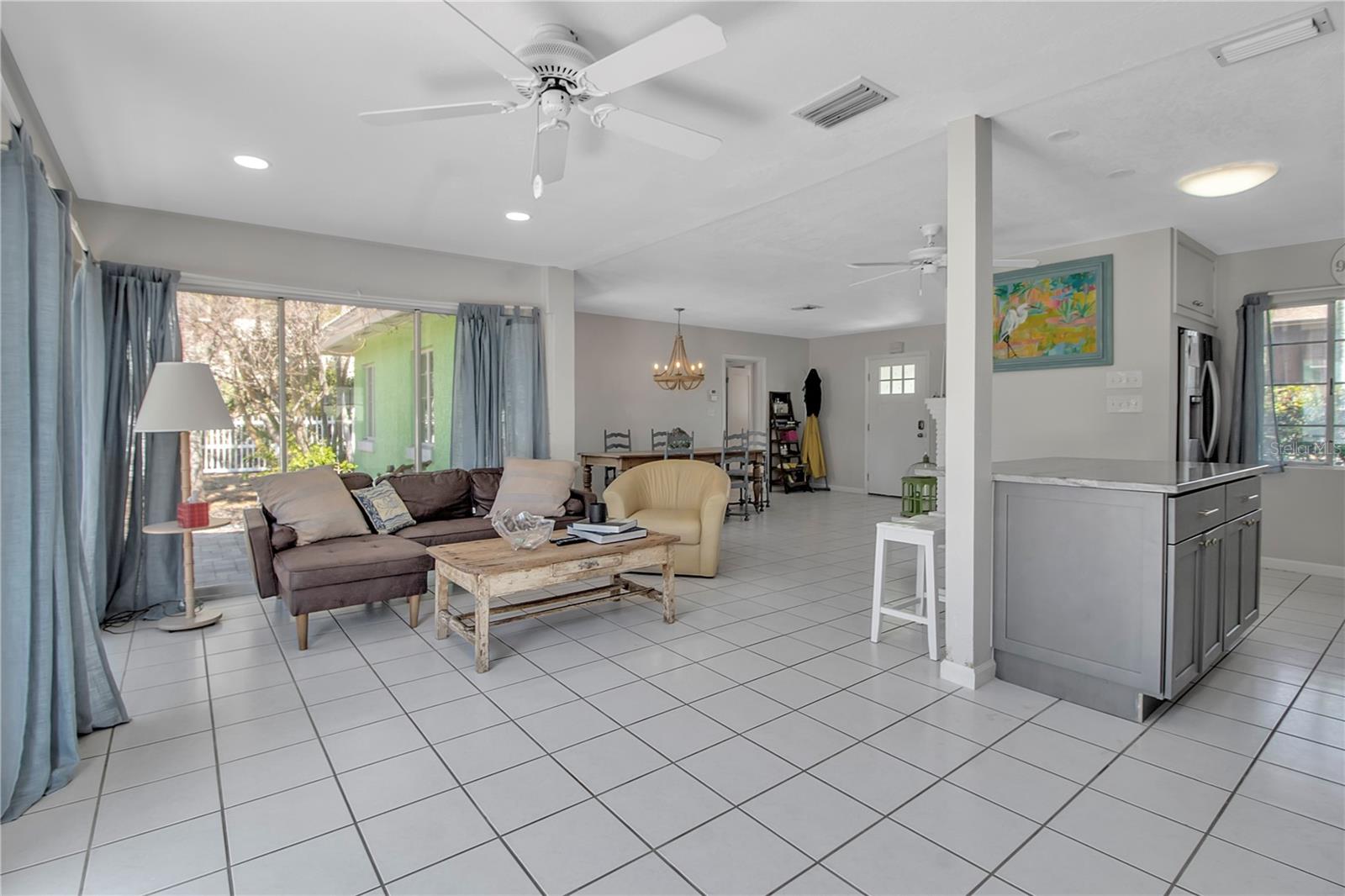 589 BAYVIEW DR