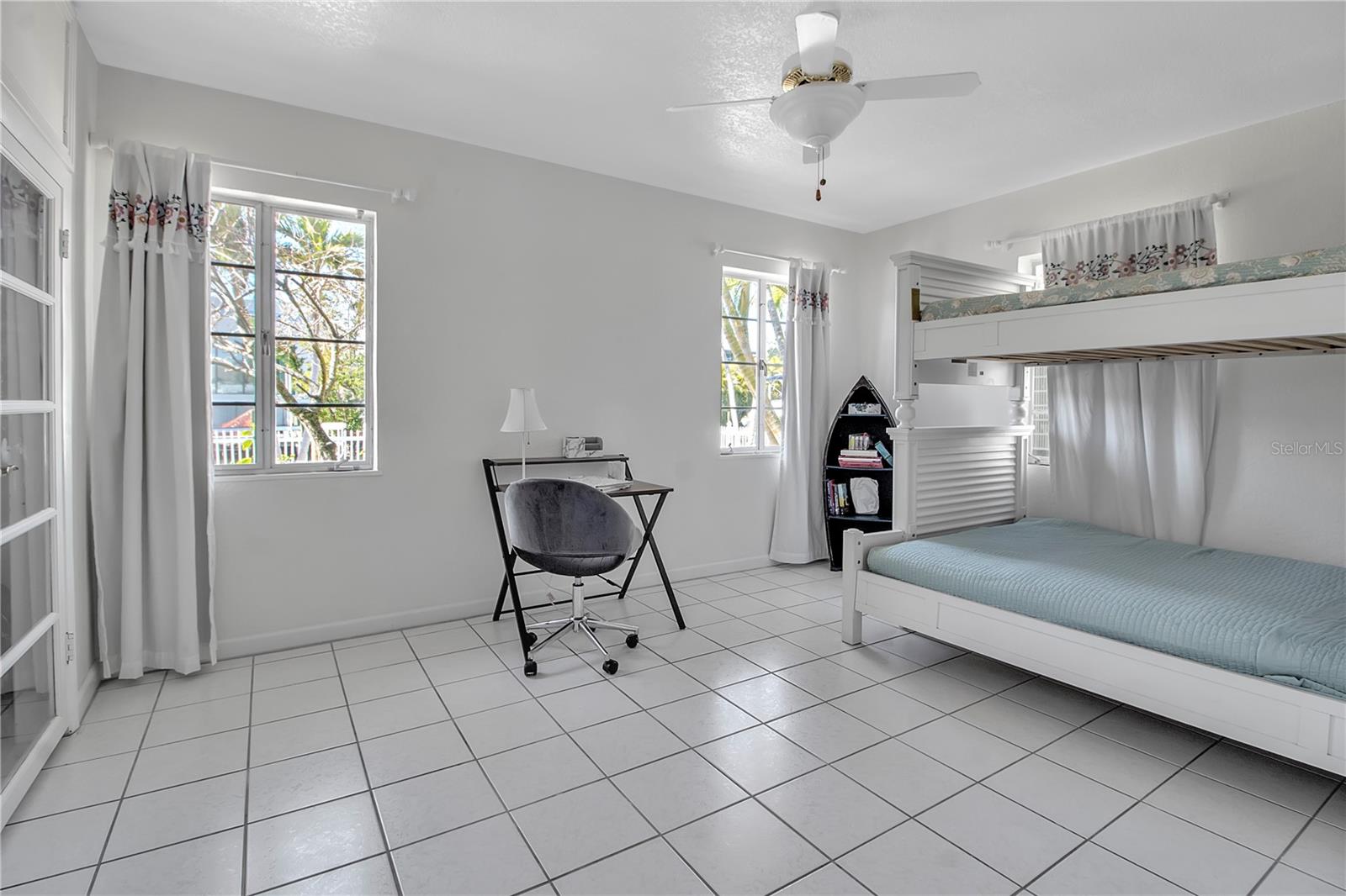 589 BAYVIEW DR