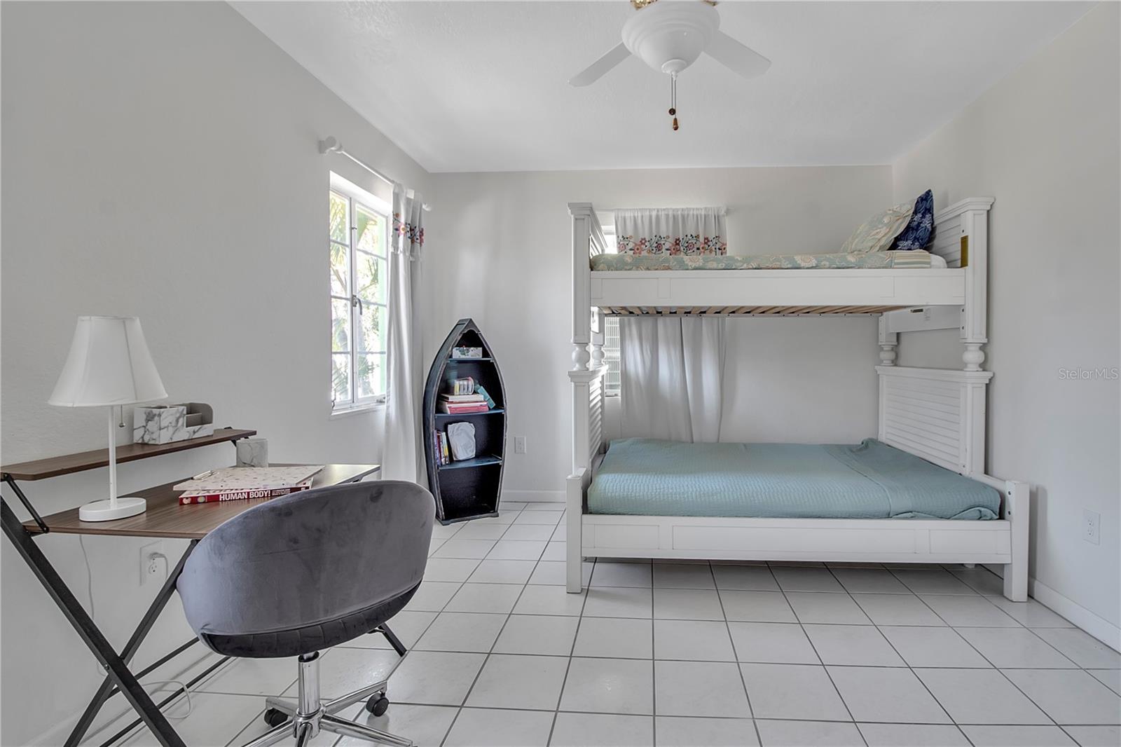589 BAYVIEW DR