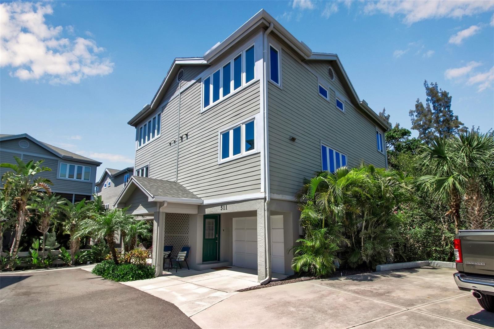 511 FOREST WAY