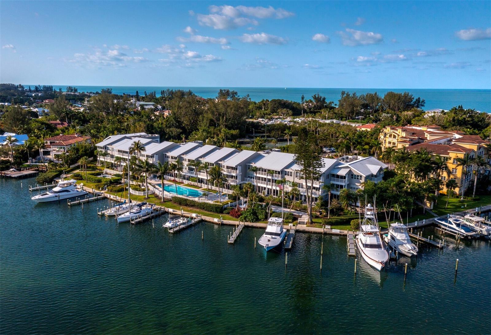 615 DREAM ISLAND PL #105