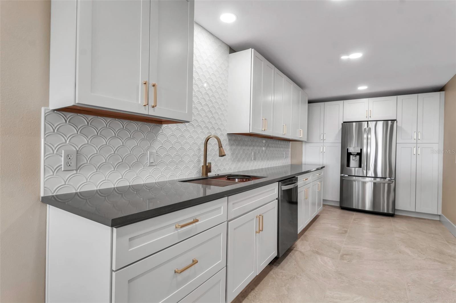 5757 GULF OF MEXICO DR #110