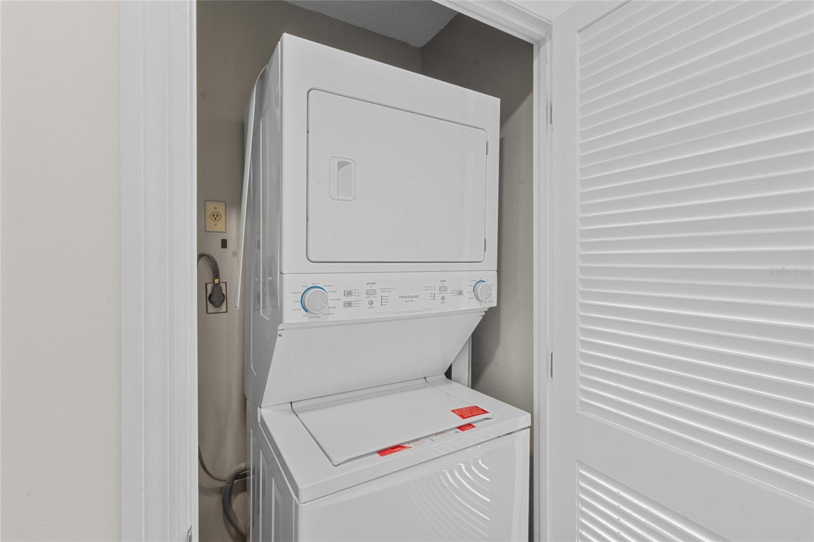 615 DREAM ISLAND PL #105